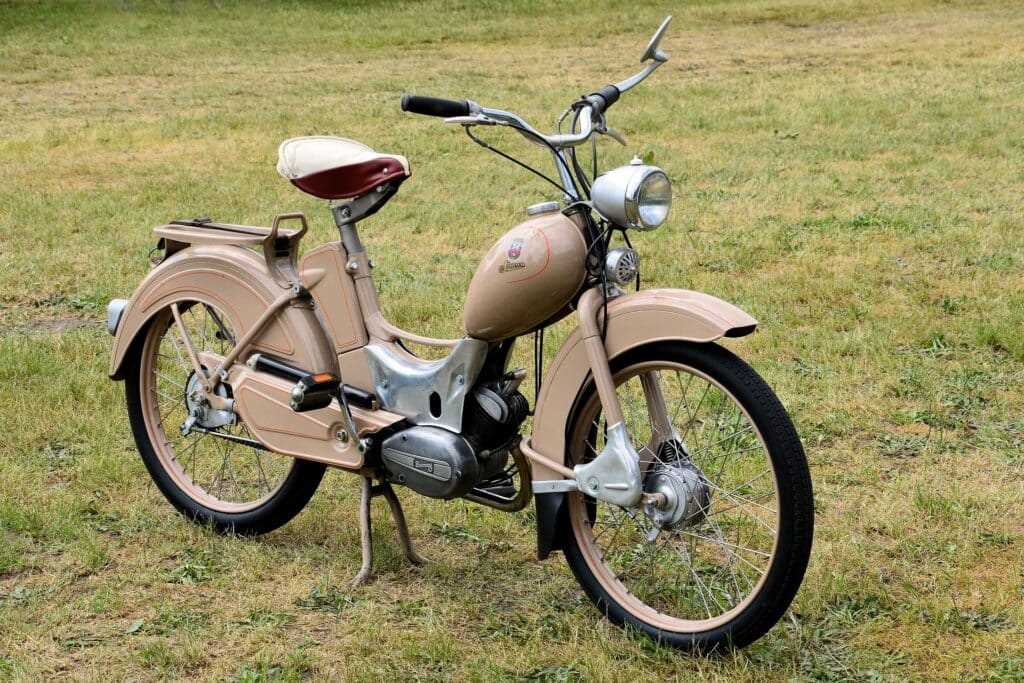 Why Does a Moped Look Like a Motorcycle Explained